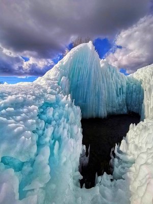 Невероятная красота - ледяные глыбы..jpg