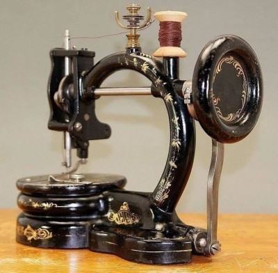 Швейная машинка 1867 года..jpg