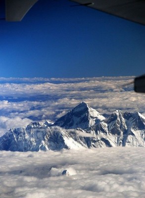 Эверест с борта самолета.jpg