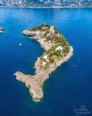 Остров Дельфин Амальфийское побережье.jpg