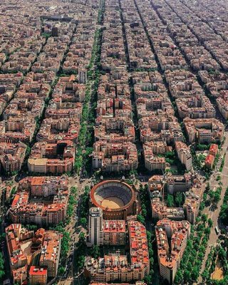 Вот так выглядит Барселона, Испания с высоты птичьего полета.jpg