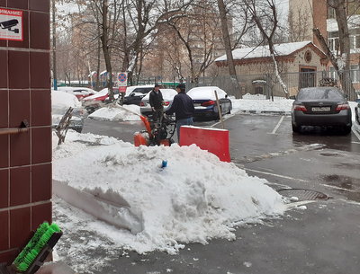 20231127_125326-чистят-снег.jpg