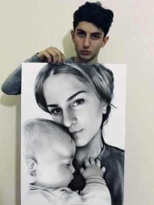 Молодой художник нарисовал картину простым карандашом.jpg